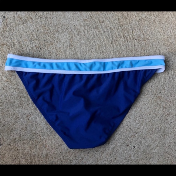 Triangl-like Bikini - Picture 6 of 10